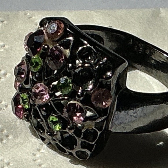 Costume Ring, size 8 - Picture 1 of 5